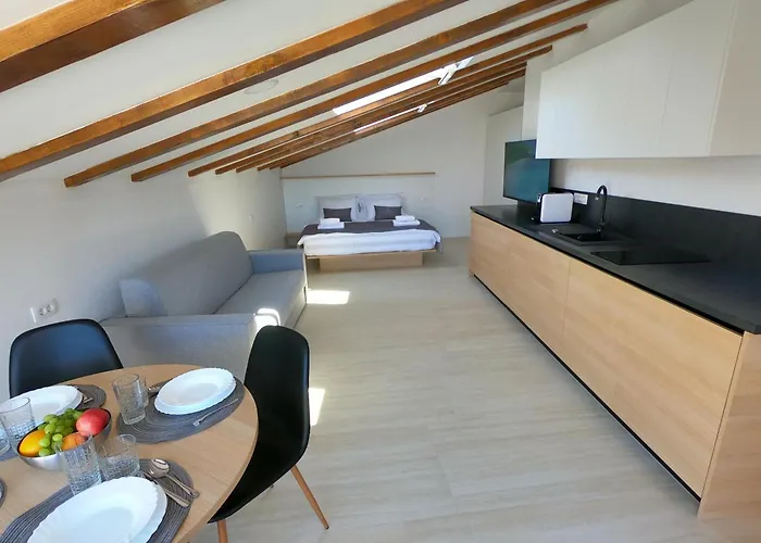 Dea Del Mar Apartments